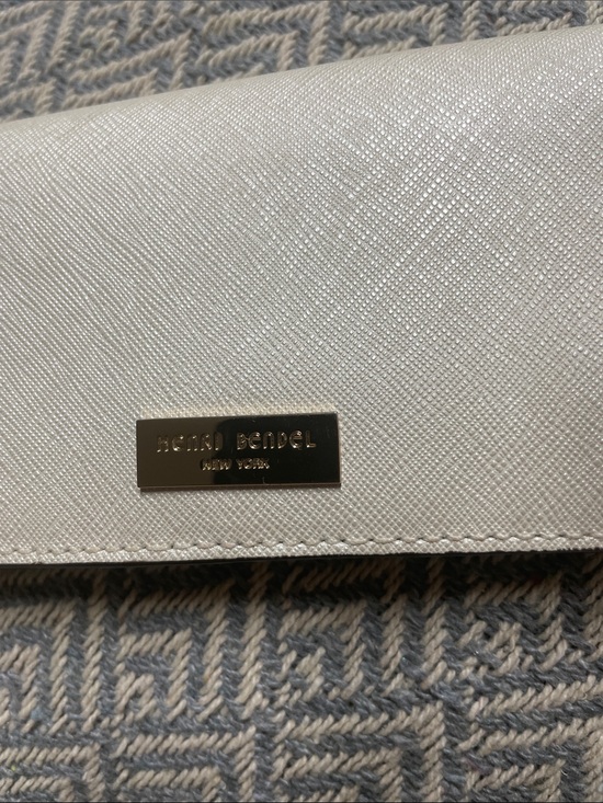henri bendel Handbags - Henri Bendel White Leather Wallet with Gold Plaque